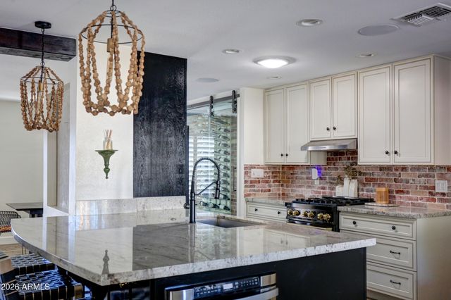 2016 E STATE Avenue, Phoenix, AZ 85020