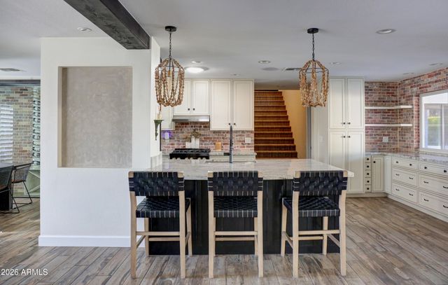 2016 E STATE Avenue, Phoenix, AZ 85020