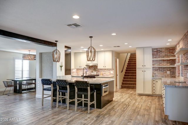 2016 E STATE Avenue, Phoenix, AZ 85020