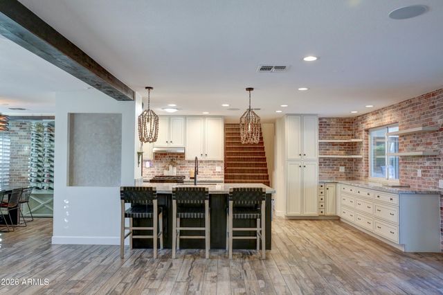 2016 E STATE Avenue, Phoenix, AZ 85020