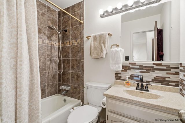 4508 FONTENELLE CIR, Cheyenne, WY 82009