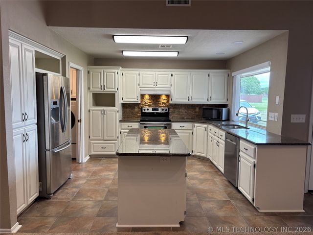 67 Magnolia Drive, Lone Grove, OK 73401