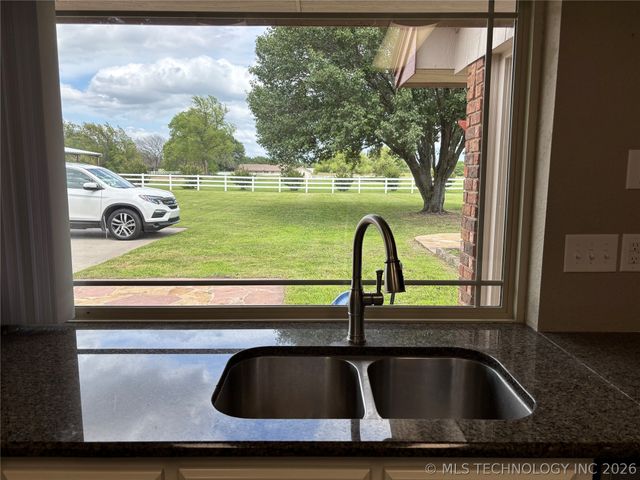 67 Magnolia Drive, Lone Grove, OK 73401