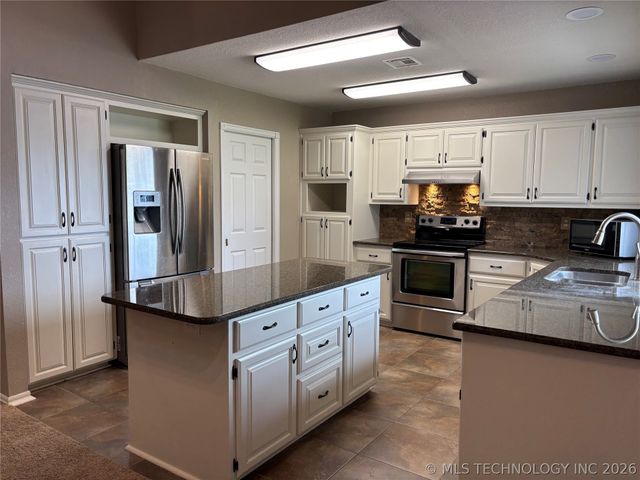 67 Magnolia Drive, Lone Grove, OK 73401