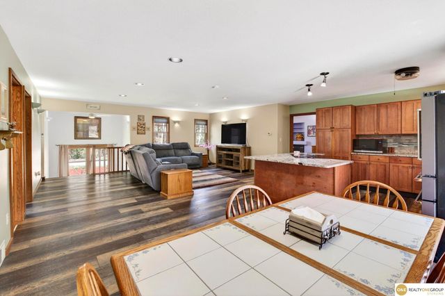 9678 Oak Valley Road, Blair, NE 68008