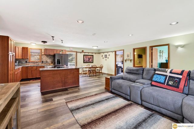 9678 Oak Valley Road, Blair, NE 68008