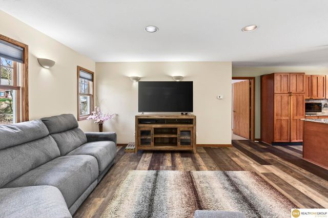 9678 Oak Valley Road, Blair, NE 68008