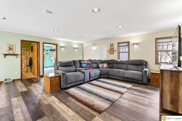 9678 Oak Valley Road, Blair, NE 68008