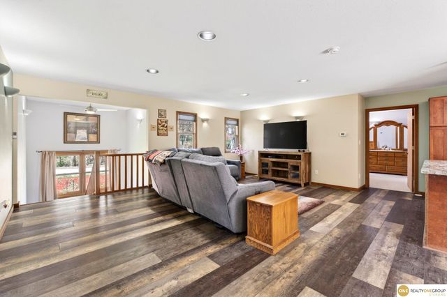 9678 Oak Valley Road, Blair, NE 68008