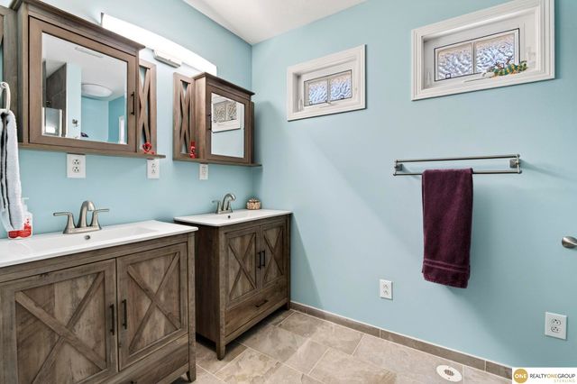 9678 Oak Valley Road, Blair, NE 68008