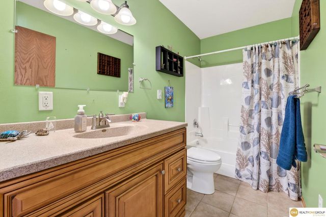 9678 Oak Valley Road, Blair, NE 68008