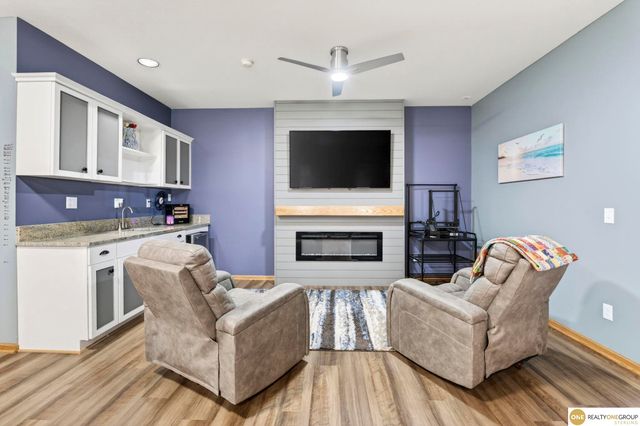 9678 Oak Valley Road, Blair, NE 68008