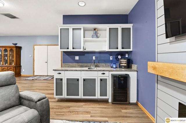9678 Oak Valley Road, Blair, NE 68008