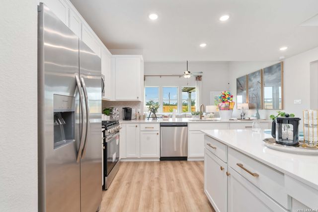 150 Ashley Loop, San Antonio, TX 78253