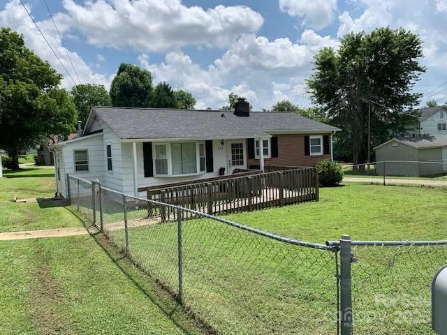 507 Spruce Street SW, Lenoir, NC 28645