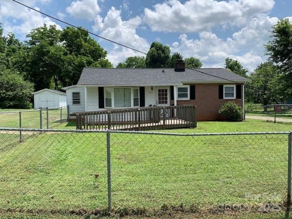 507 Spruce Street SW, Lenoir, NC 28645