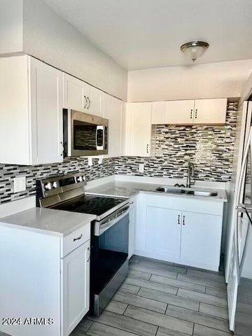 3219 E EARLL Drive 7, Phoenix, AZ 85018