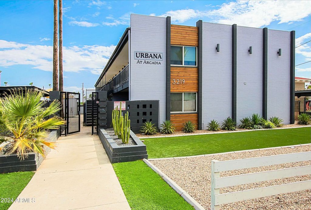 3219 E EARLL Drive 7, Phoenix, AZ 85018