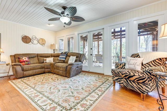 145 Stillwaters Lane, Hamilton, GA 31811
