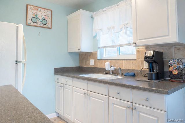 20210 Vernier Road B, Harper Woods, MI 48225