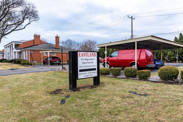 20210 Vernier Road B, Harper Woods, MI 48225