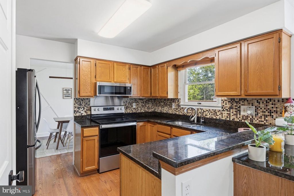 Image 10 of property listing at 3619 SAINT JOHNS LN, Ellicott City, MD 21042