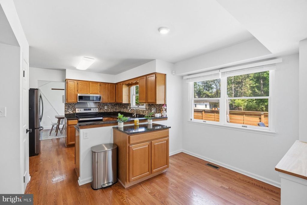 Image 11 of property listing at 3619 SAINT JOHNS LN, Ellicott City, MD 21042