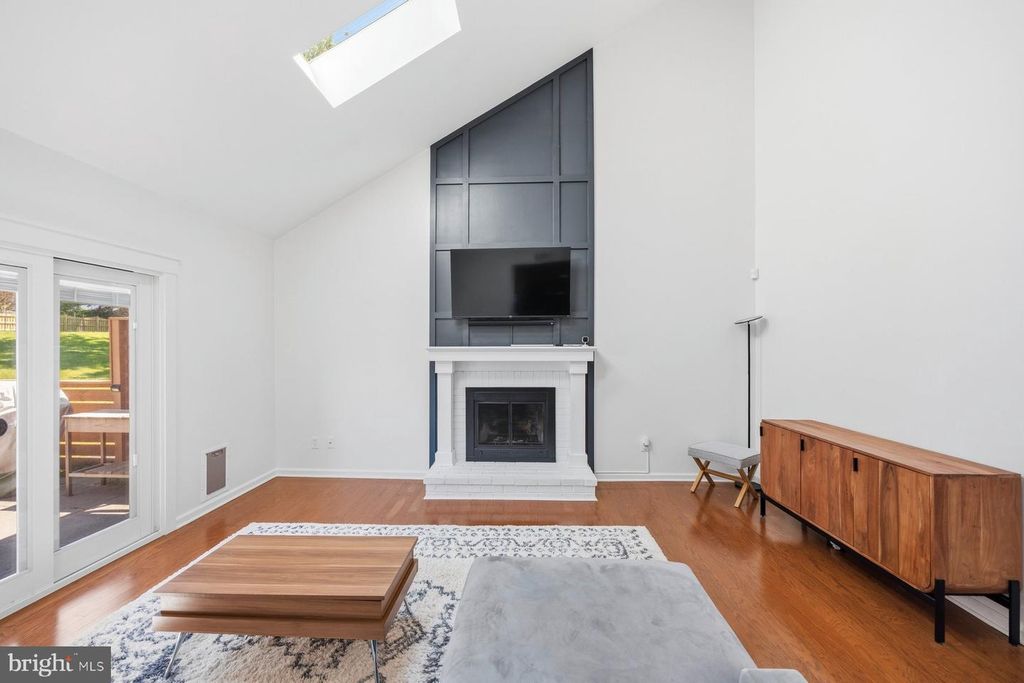 Image 12 of property listing at 3619 SAINT JOHNS LN, Ellicott City, MD 21042