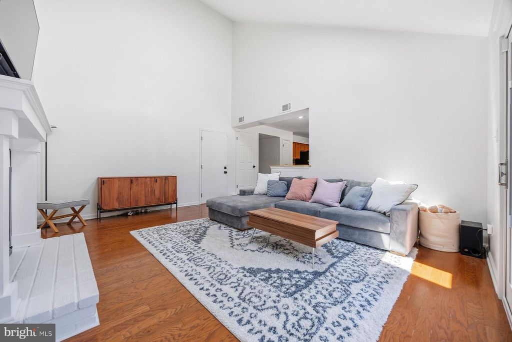 Image 14 of property listing at 3619 SAINT JOHNS LN, Ellicott City, MD 21042