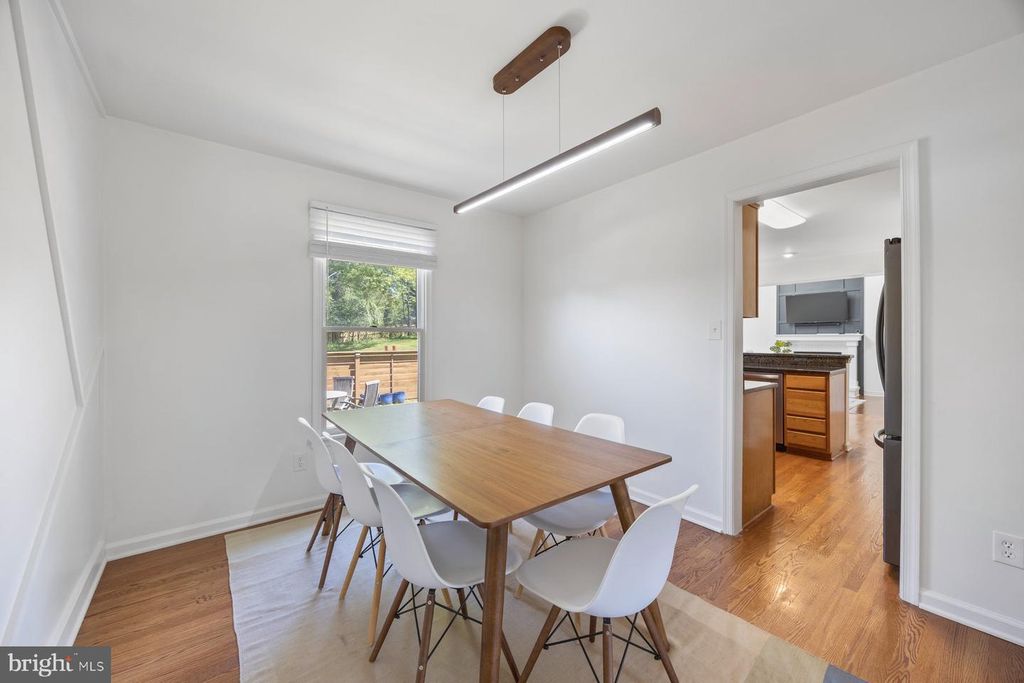 Image 15 of property listing at 3619 SAINT JOHNS LN, Ellicott City, MD 21042