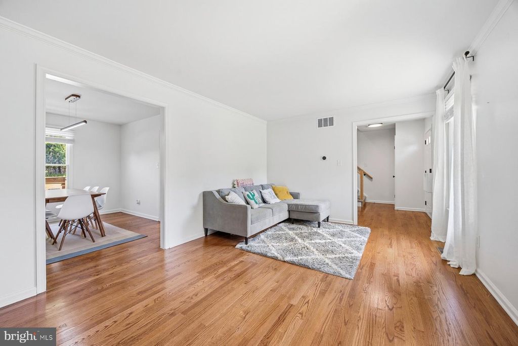 Image 18 of property listing at 3619 SAINT JOHNS LN, Ellicott City, MD 21042
