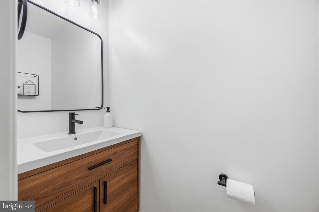 Image 19 of property listing at 3619 SAINT JOHNS LN, Ellicott City, MD 21042