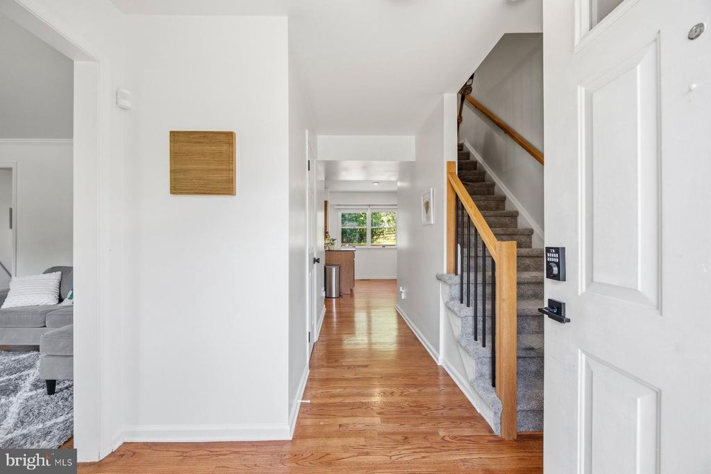 Image 20 of property listing at 3619 SAINT JOHNS LN, Ellicott City, MD 21042