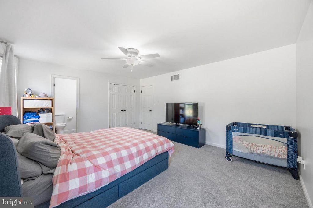 Image 25 of property listing at 3619 SAINT JOHNS LN, Ellicott City, MD 21042