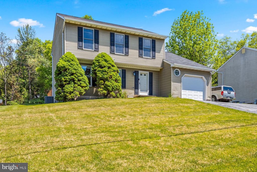Image 3 of property listing at 3619 SAINT JOHNS LN, Ellicott City, MD 21042