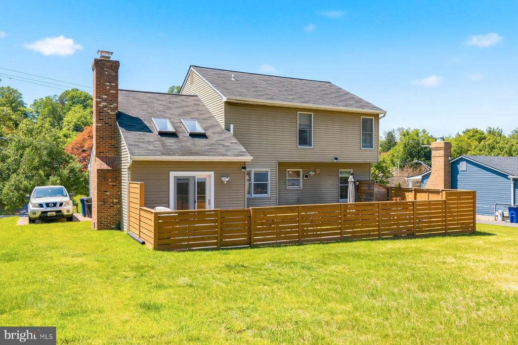 Image 33 of property listing at 3619 SAINT JOHNS LN, Ellicott City, MD 21042