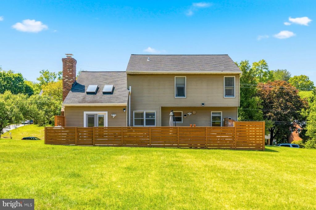 Image 4 of property listing at 3619 SAINT JOHNS LN, Ellicott City, MD 21042