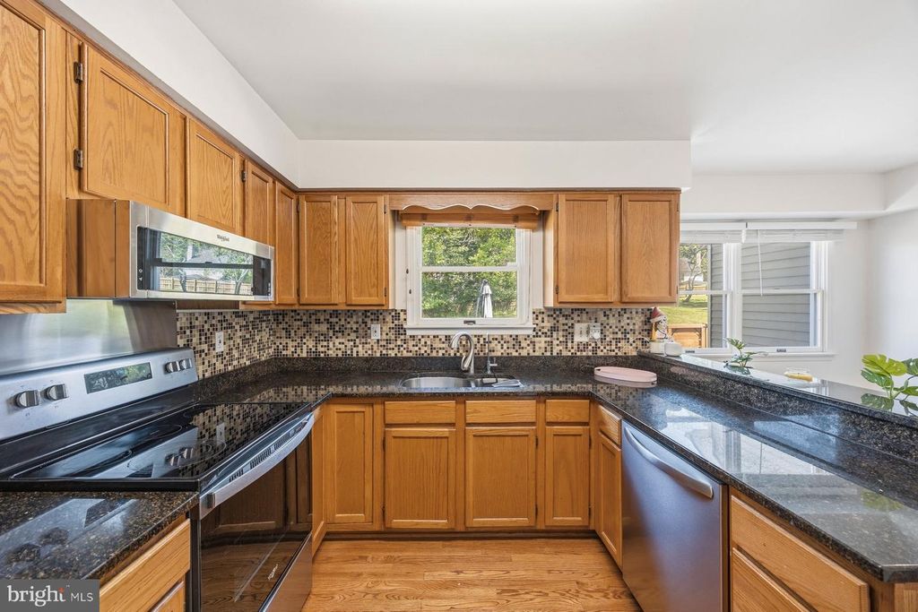 Image 8 of property listing at 3619 SAINT JOHNS LN, Ellicott City, MD 21042