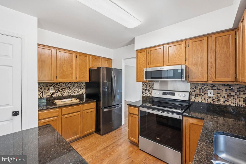 Image 9 of property listing at 3619 SAINT JOHNS LN, Ellicott City, MD 21042