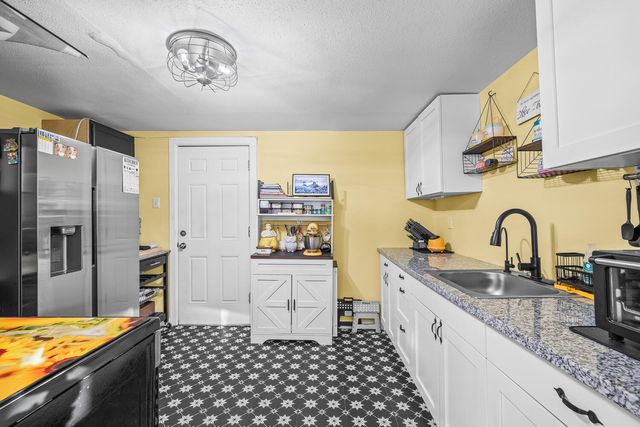 1070 S 1st Street, Slaton, TX 79364