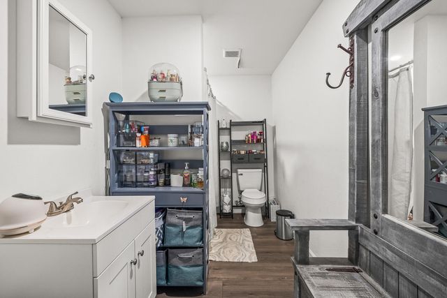 1070 S 1st Street, Slaton, TX 79364