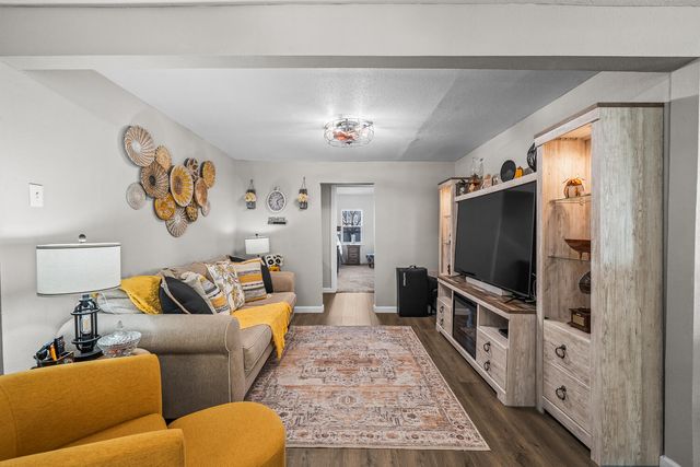 1070 S 1st Street, Slaton, TX 79364