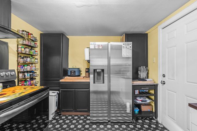 1070 S 1st Street, Slaton, TX 79364