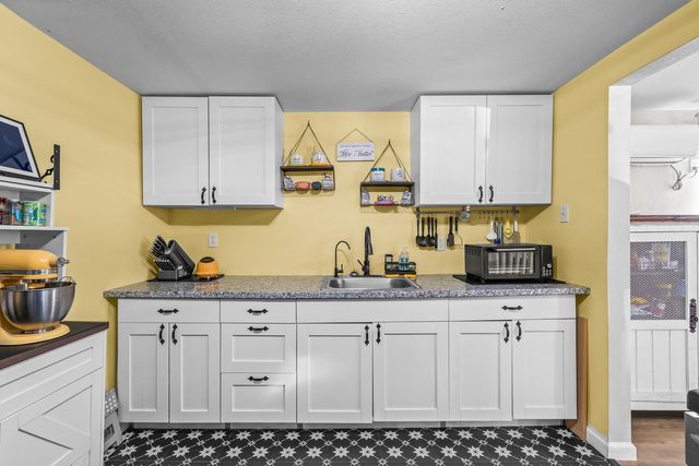 1070 S 1st Street, Slaton, TX 79364