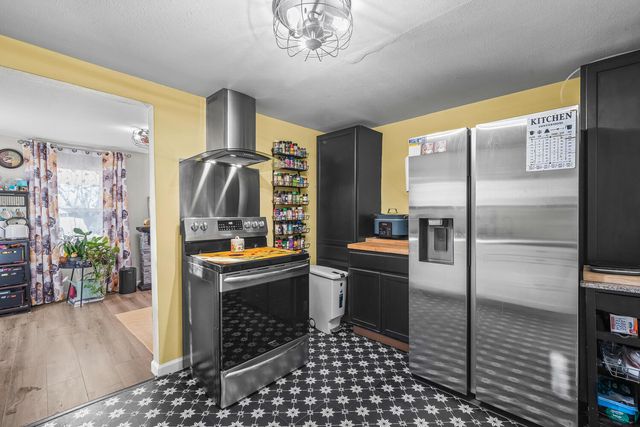 1070 S 1st Street, Slaton, TX 79364