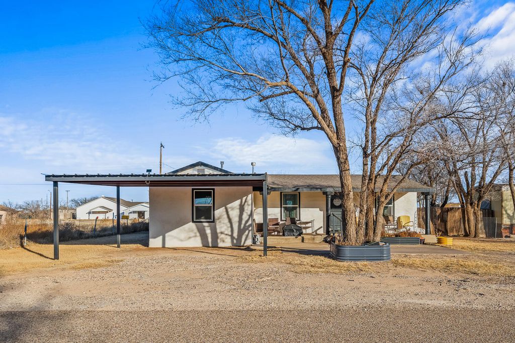 1070 S 1st Street, Slaton, TX 79364