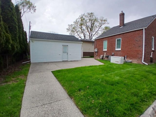 22646 Lakeland Street, St Clair Shores, MI 48081