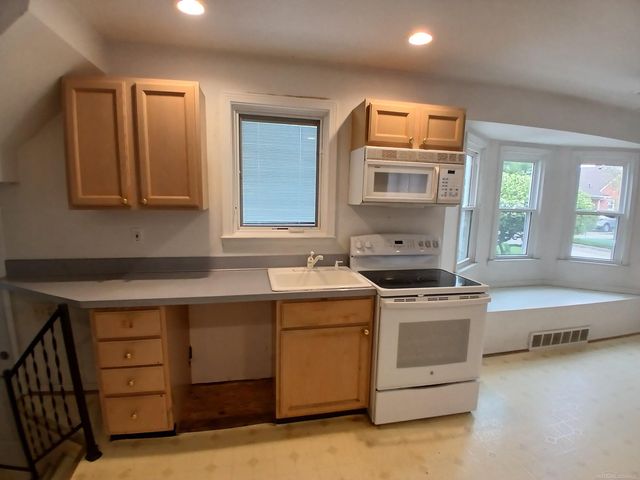 22646 Lakeland Street, St Clair Shores, MI 48081