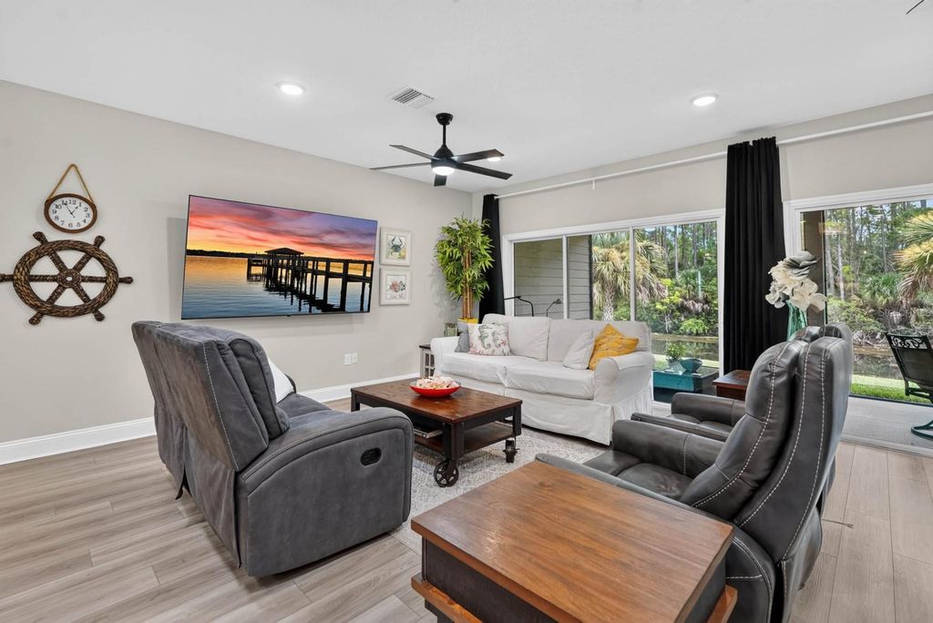 Image 12 of property listing at 86 WHISPERING PINE DRIVE, Palm Coast, FL 32164