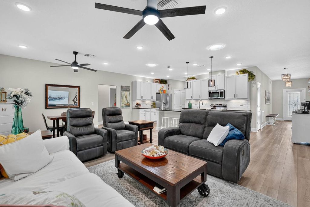 Image 15 of property listing at 86 WHISPERING PINE DRIVE, Palm Coast, FL 32164